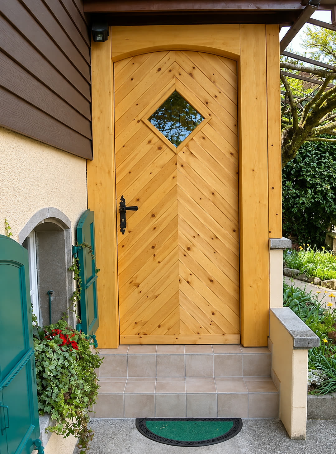 Porte d'entrée en bois massif à chevrons