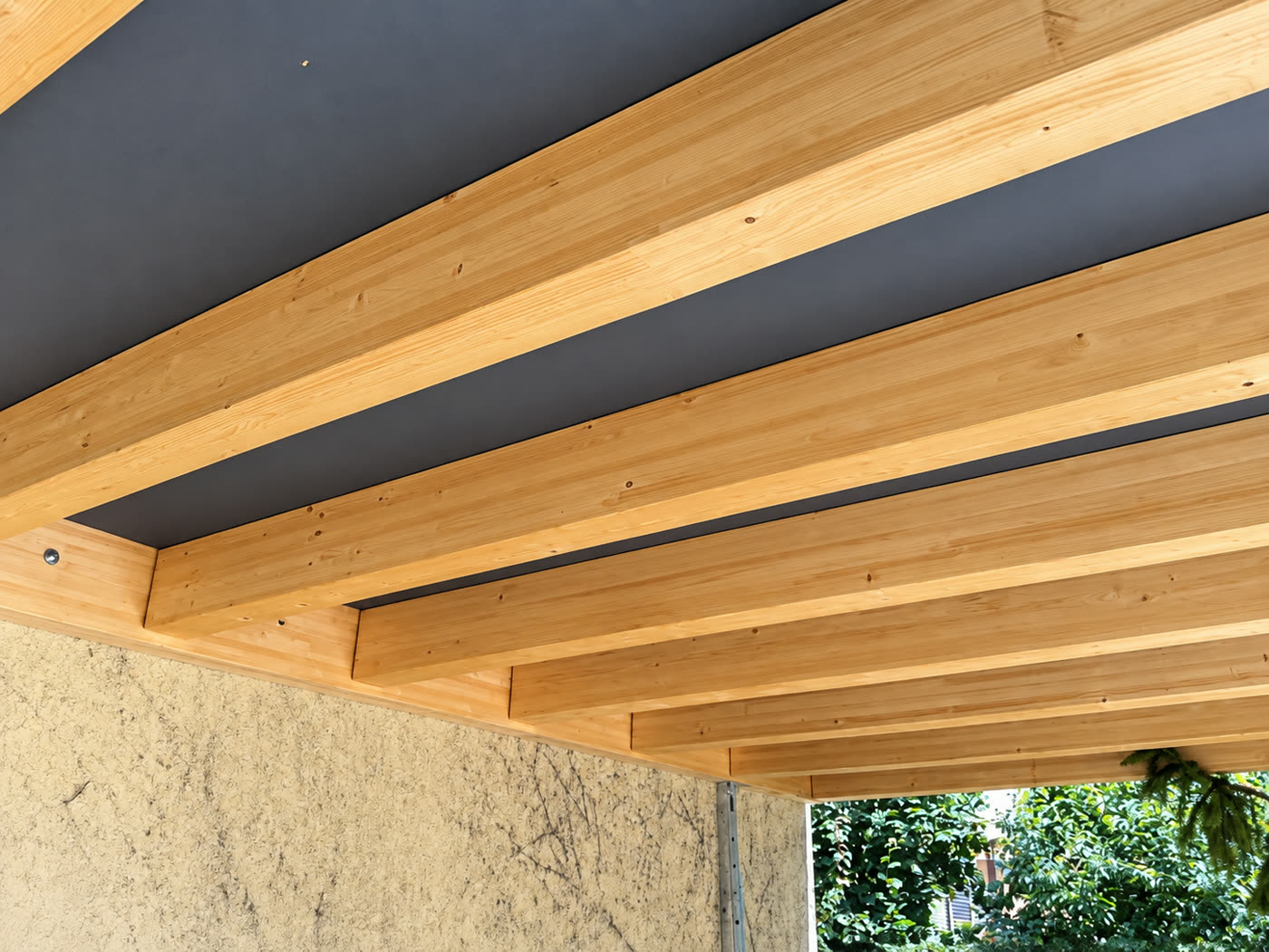 Sous-face de toiture en bois